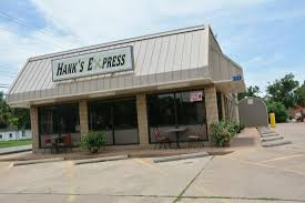 Hanks Express across the Street from The Oak Motel